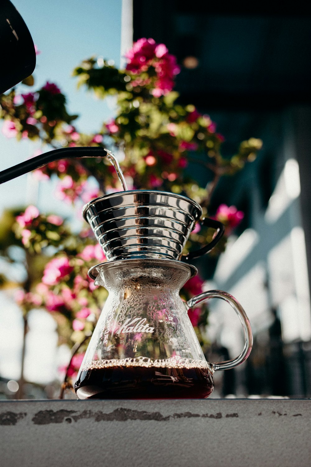 tea pouring on cup close-up photography