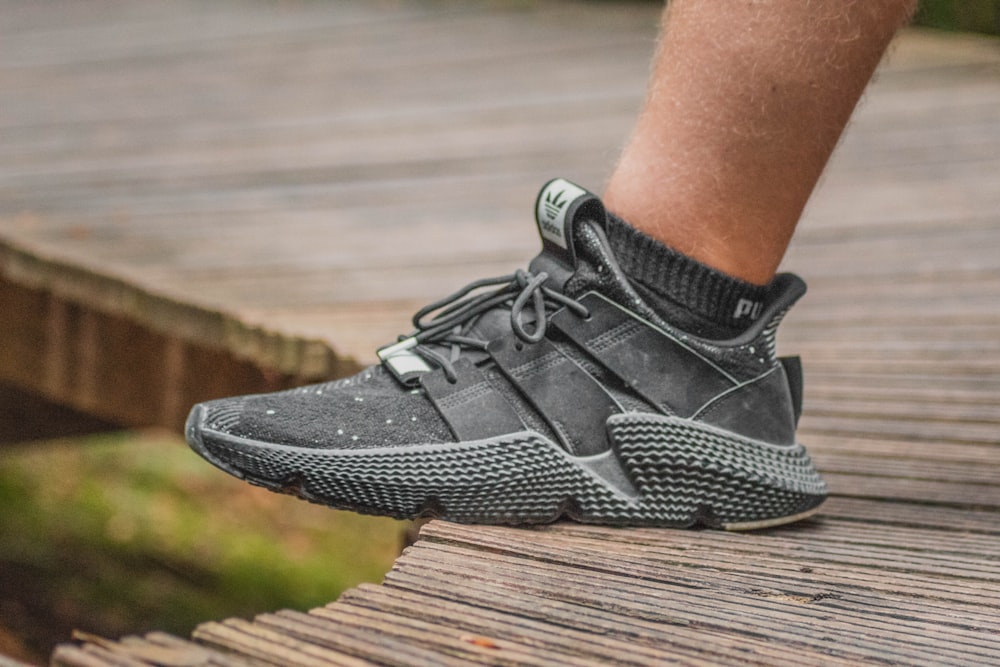 unpaired gray running shoe