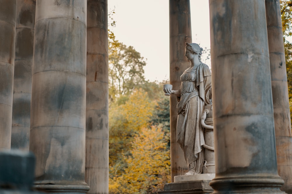 estátua da mulher