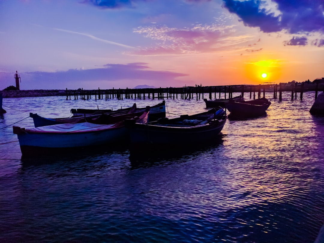 boat parked on body of waters, Manzel Abderrahmen