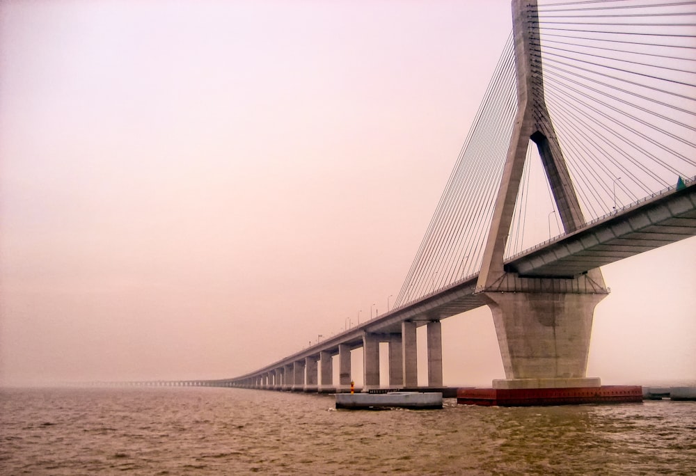 Boote unter der Brücke