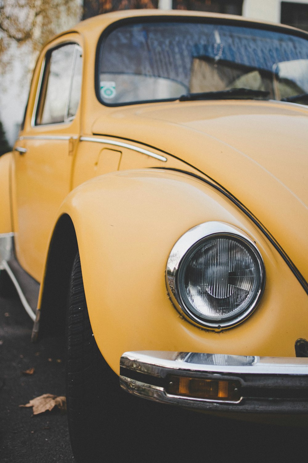 yellow Volkswagen beetle