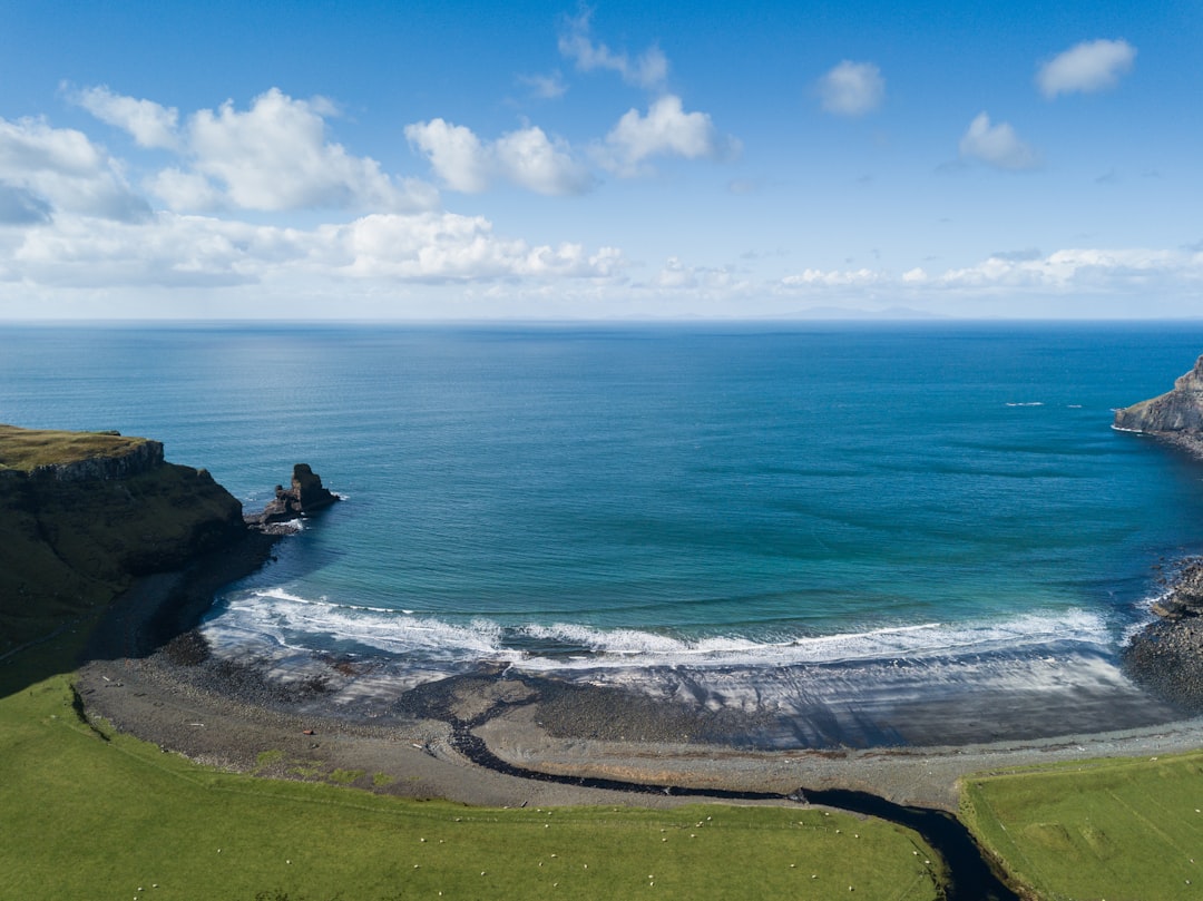 travelers stories about Headland in Talisker Bay, United Kingdom