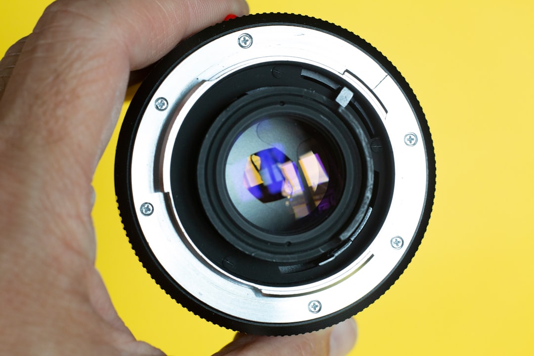 person holding gray camera lens