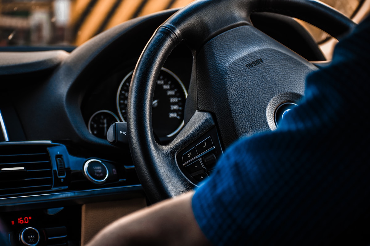 Refresher driving courses image background image