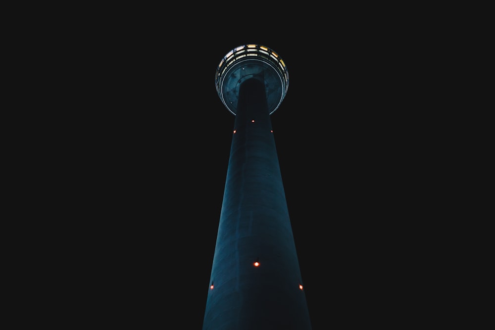 NIの超高層ビルのローアングル写真
