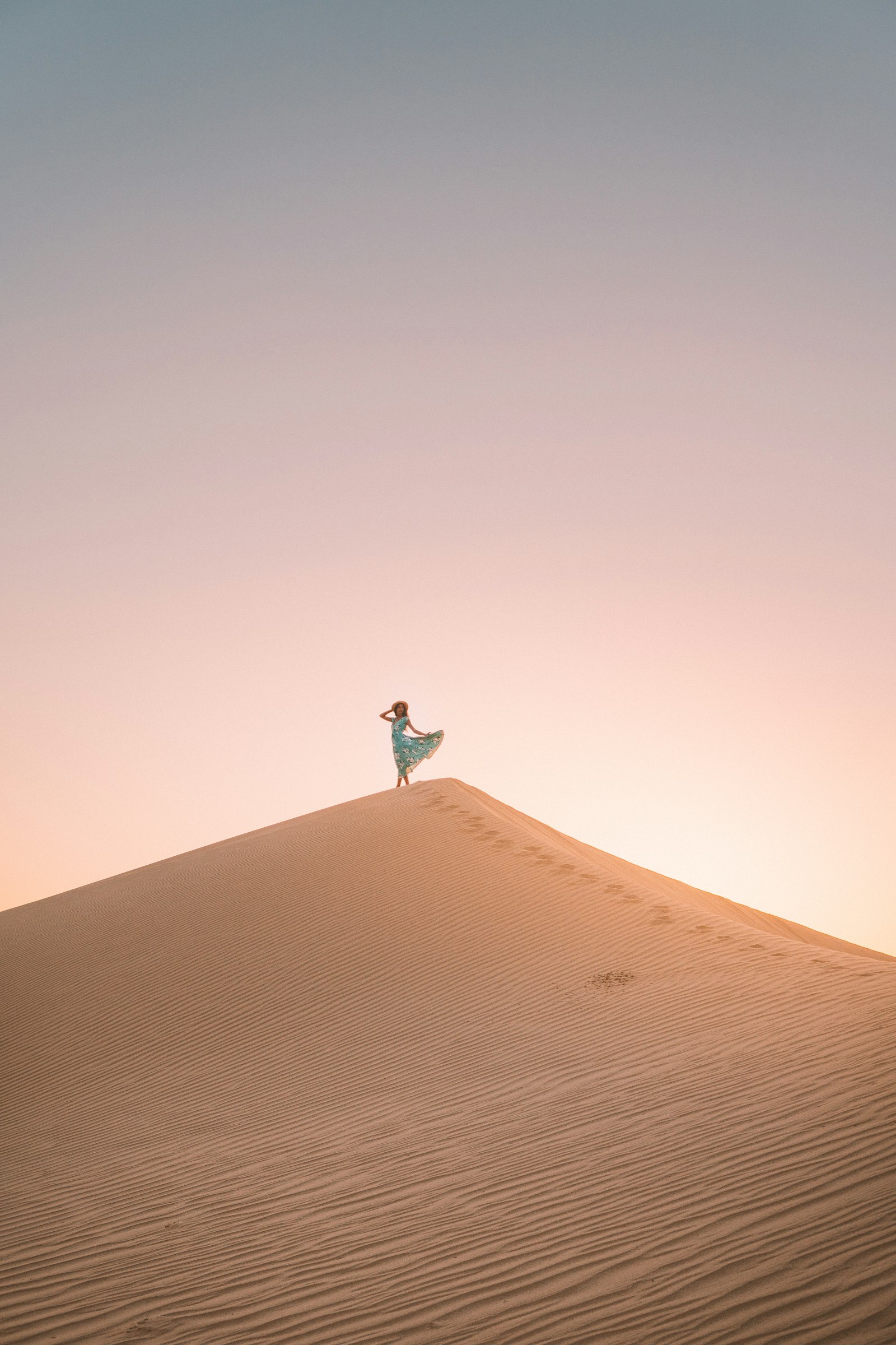 Sony a6500 sample photo. Woman standing on desert photography