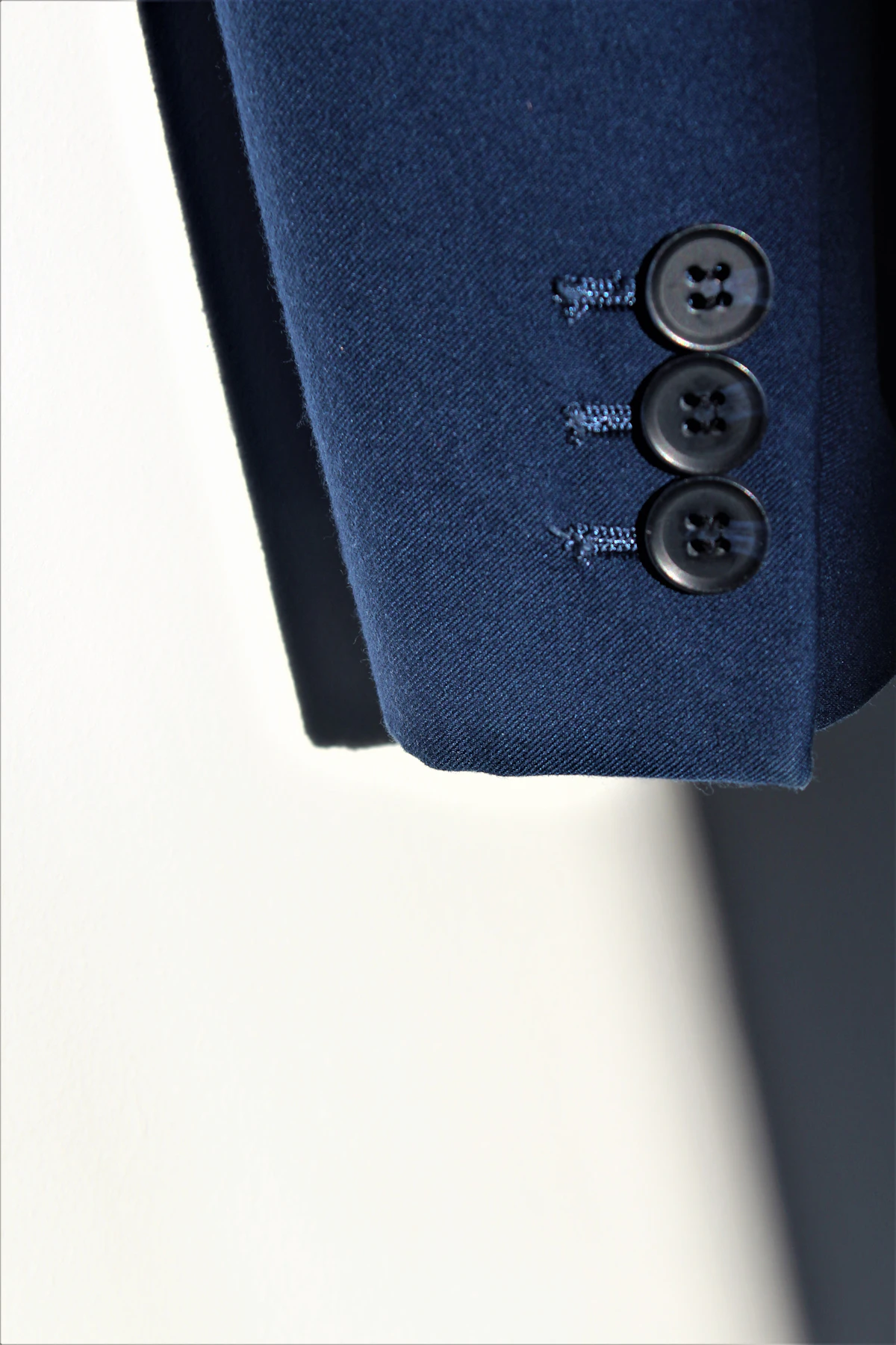 Working cuff buttonholes