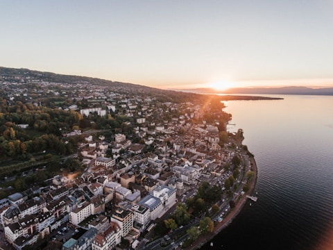 aerial photography of buildings beside sea