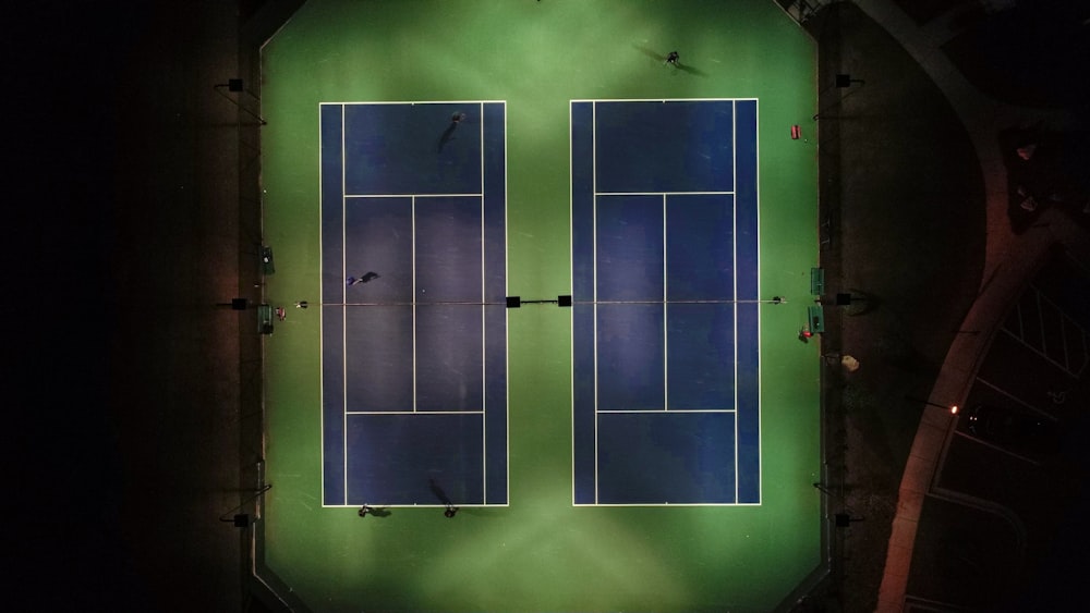 fotografia de quadra de tênis