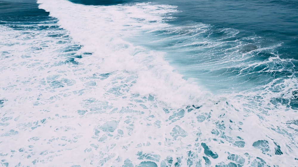 sea waves crashing at sea during daytime