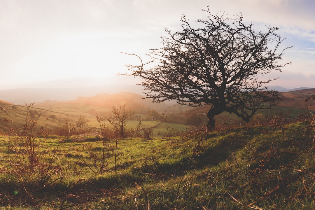 travelers stories about Hill in Hope Valley, United Kingdom