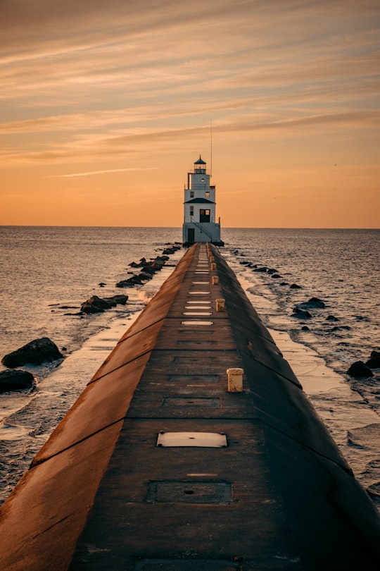 white lighthouse in Manitowoc United States