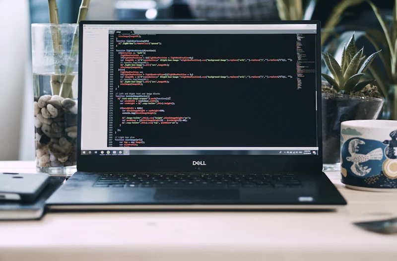 Ilustrasi ruang kerja modern dengan laptop di atas meja, merepresentasikan konsep Virtual Office