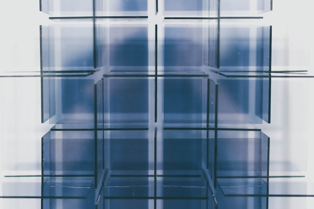 prateleiras de cubo de vidro transparente