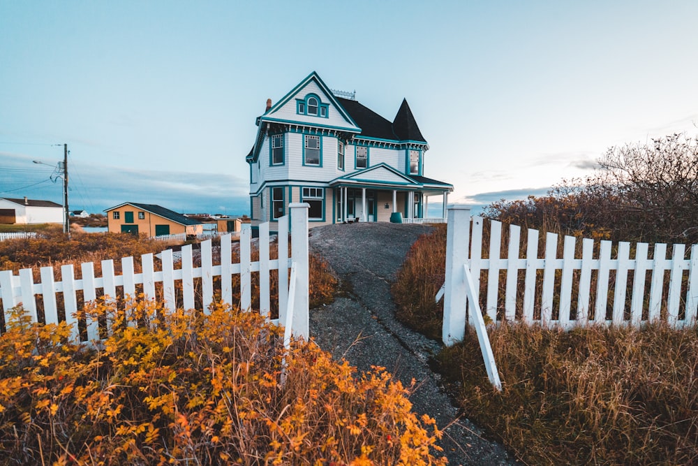 white wooden house during daytime