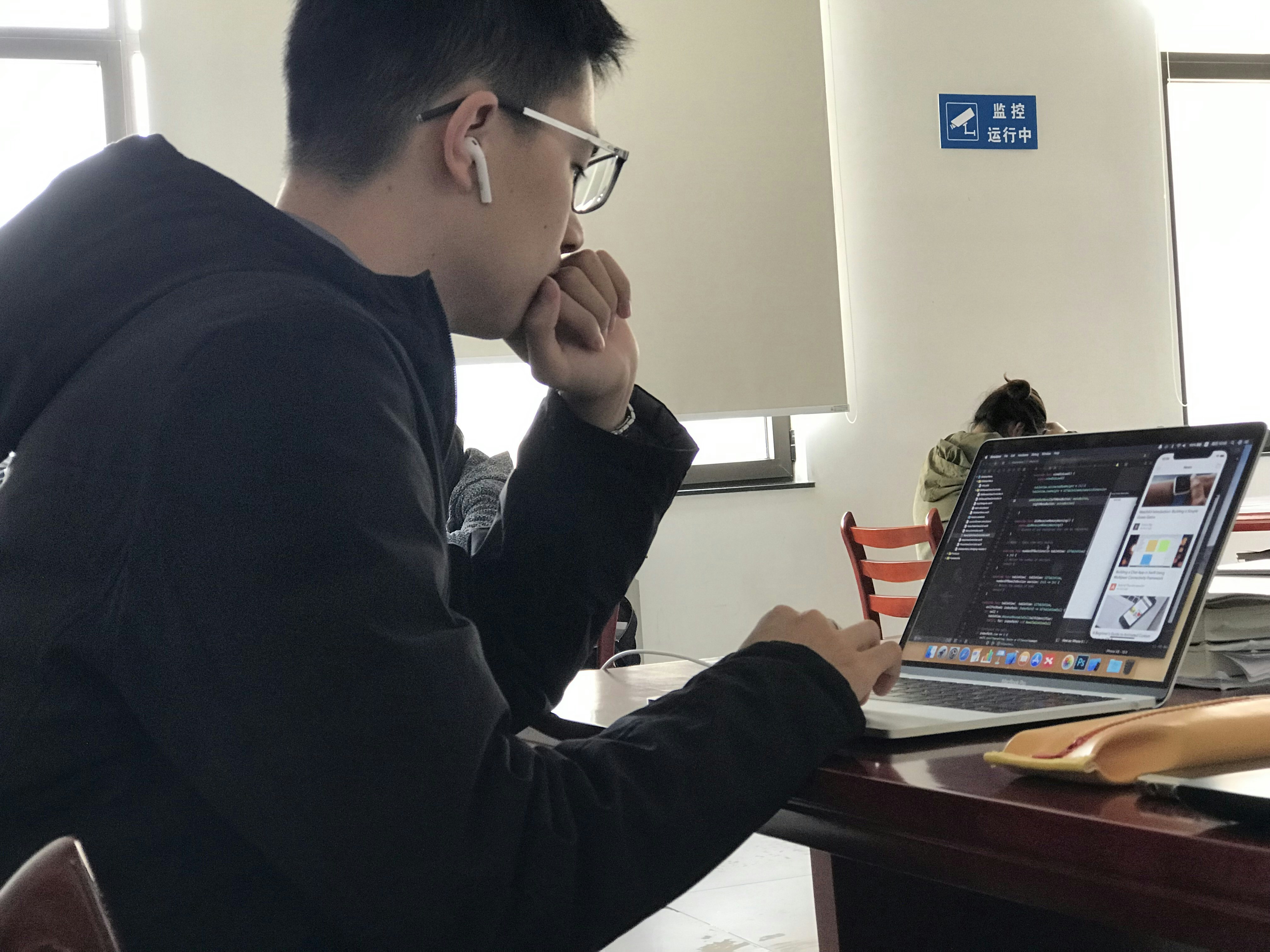 photo 1540517691358 e105273696c5?ixlib=rb 4.0