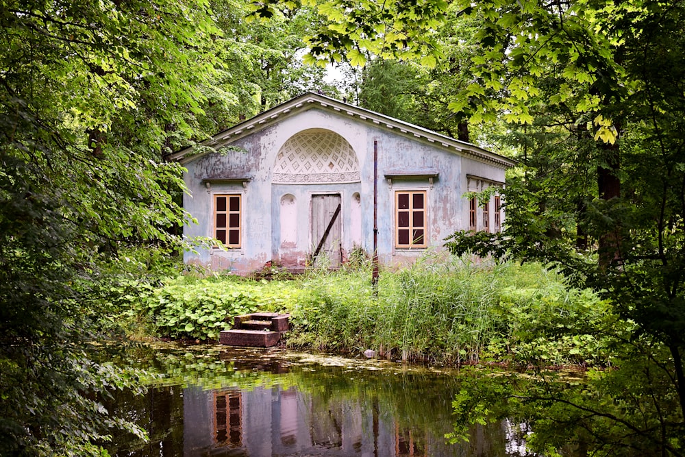 gray concrete 1-storey house near body of water