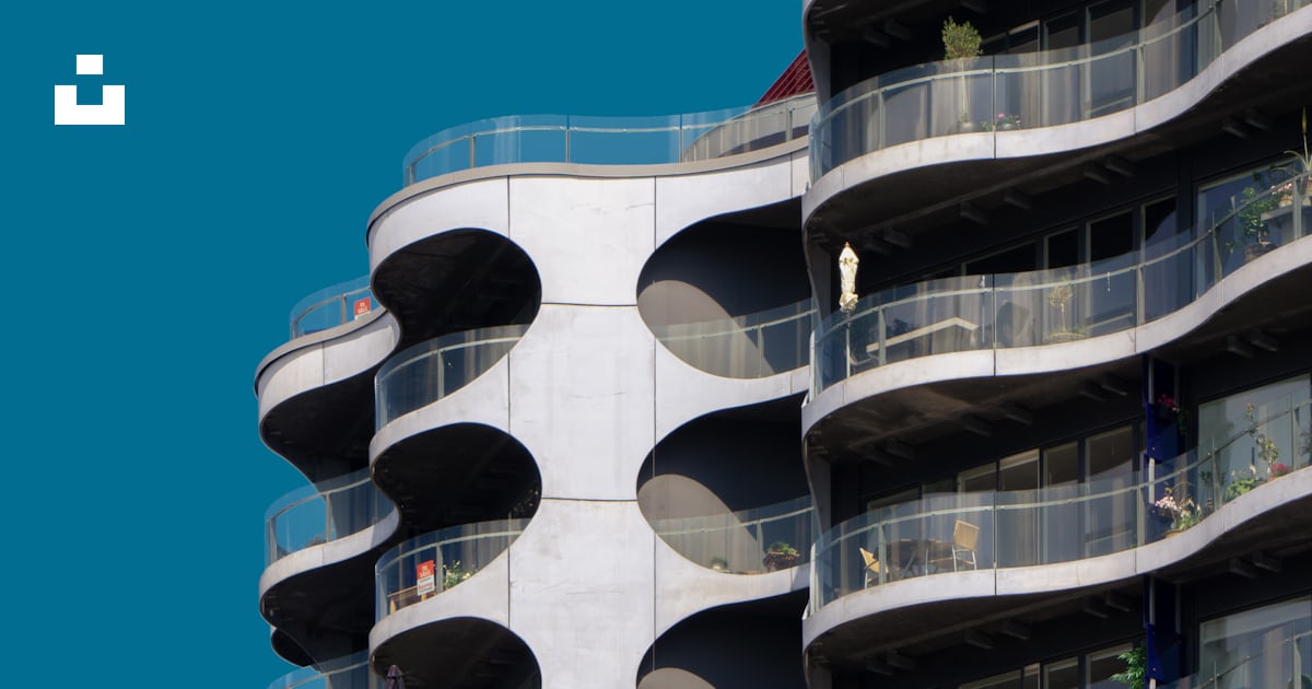 Foto zum Thema Weißes Hochhaus Kostenloses Bild zu Dänemark auf Unsplash