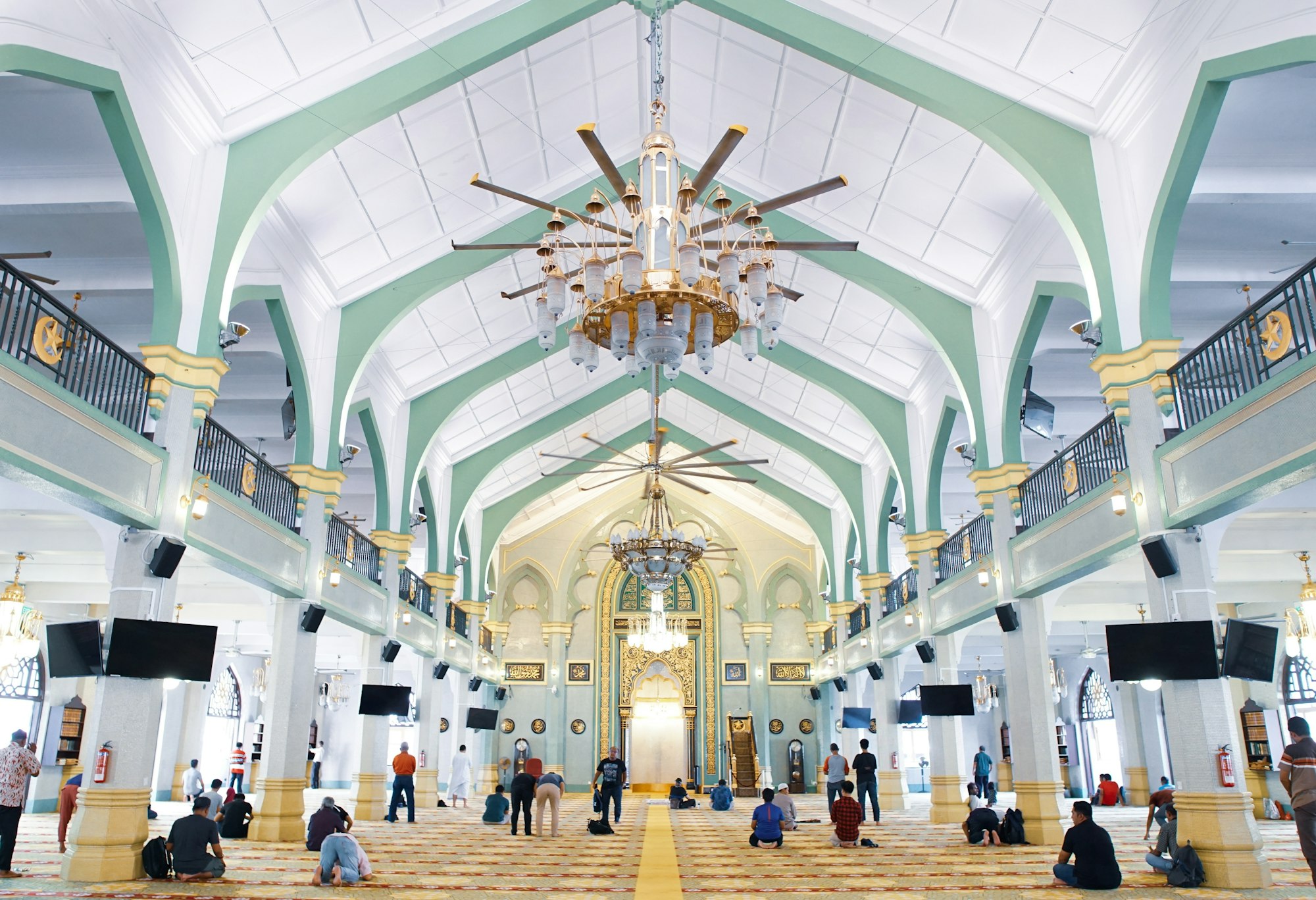 Sultan Mosque (Masjid Sultan) in Singapore. This mosque is a famous tourists’ attractions. Went there for prayer.