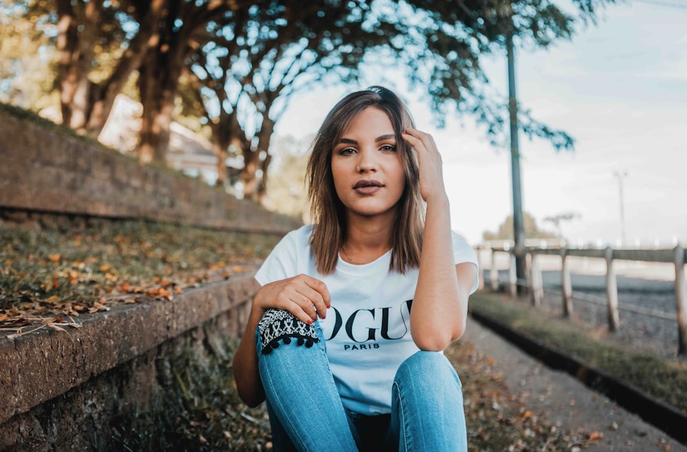 woman wearing white shirt