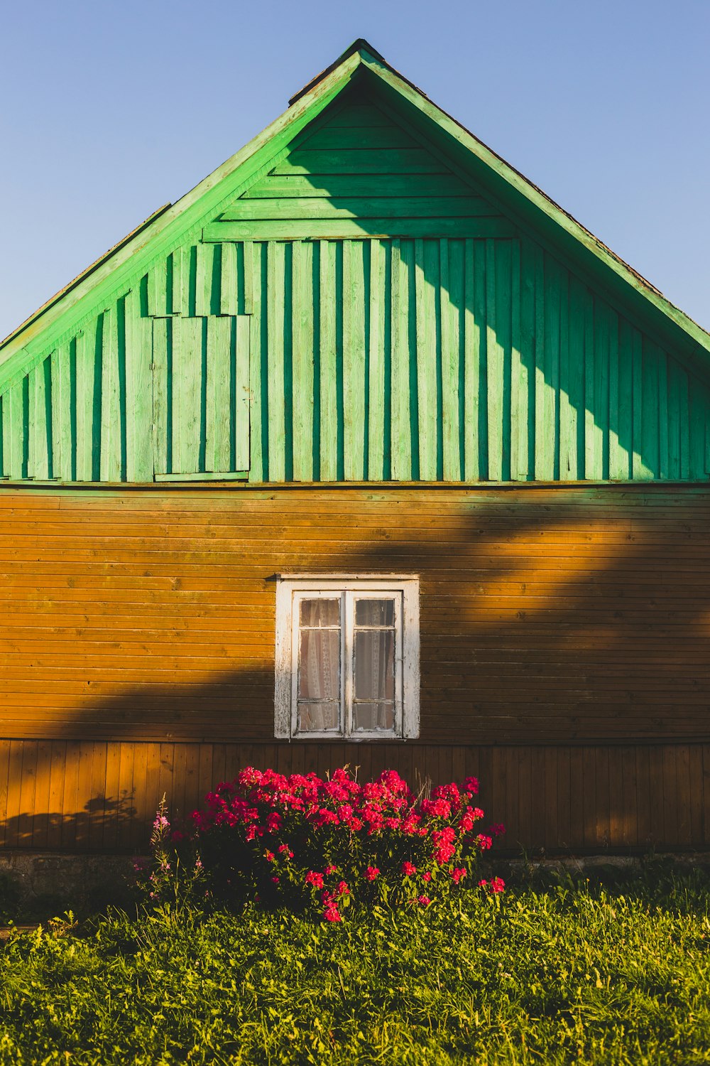 Maison en bois beige