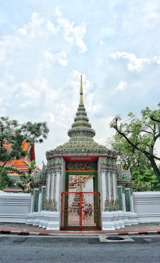 white and gray temple under blue cloudy sky at daytime in Wat Phra Chetuphon Vimolmangklararm Rajwaramahaviharn Thailand