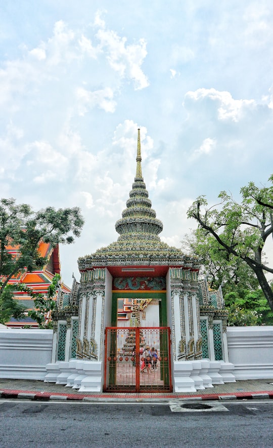 photo of Wat Phra Chetuphon Vimolmangklararm Rajwaramahaviharn Landmark near Wat Arun