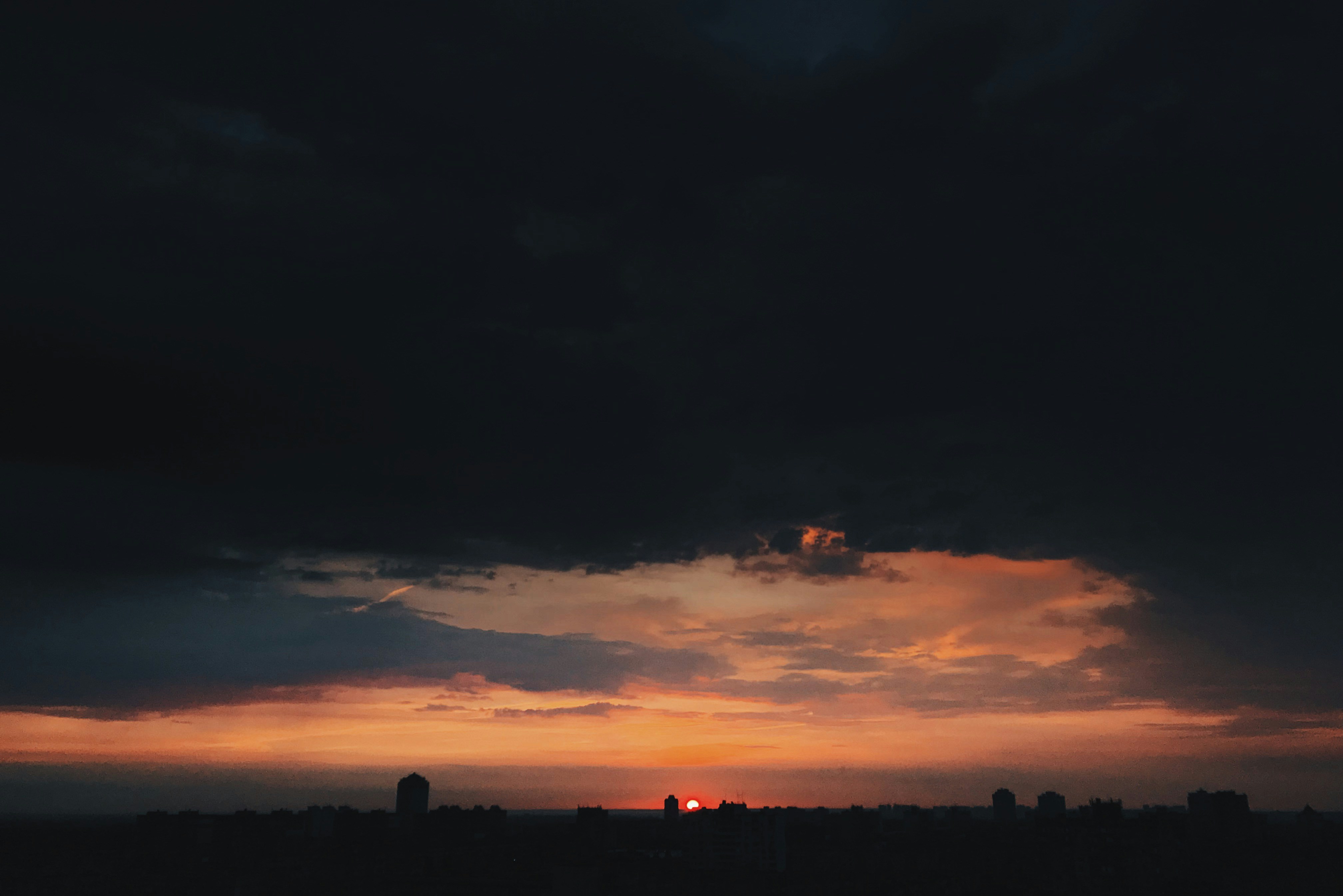 photo-1540736197913-683c90604116?ixid=M3wxMjA3fDB8MXxzZWFyY2h8NTl8fGNoYXRncHQlMjA0fGVufDB8fHx8MTczODA4MTY5MXww%5Cu0026ixlib=rb-4.0.3