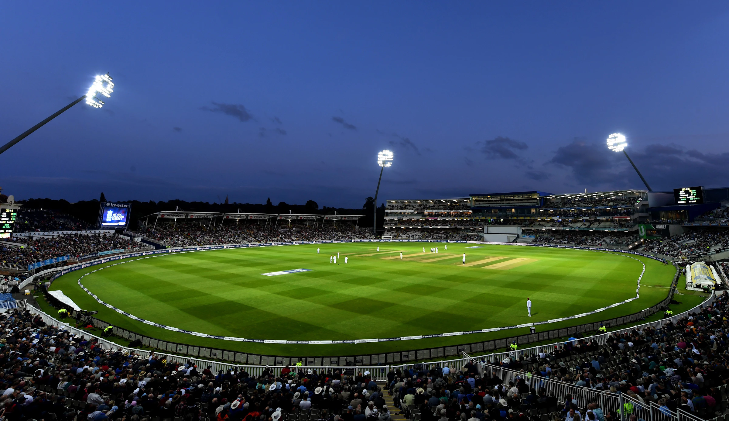 Illuminated Championship Stadium Floodlights