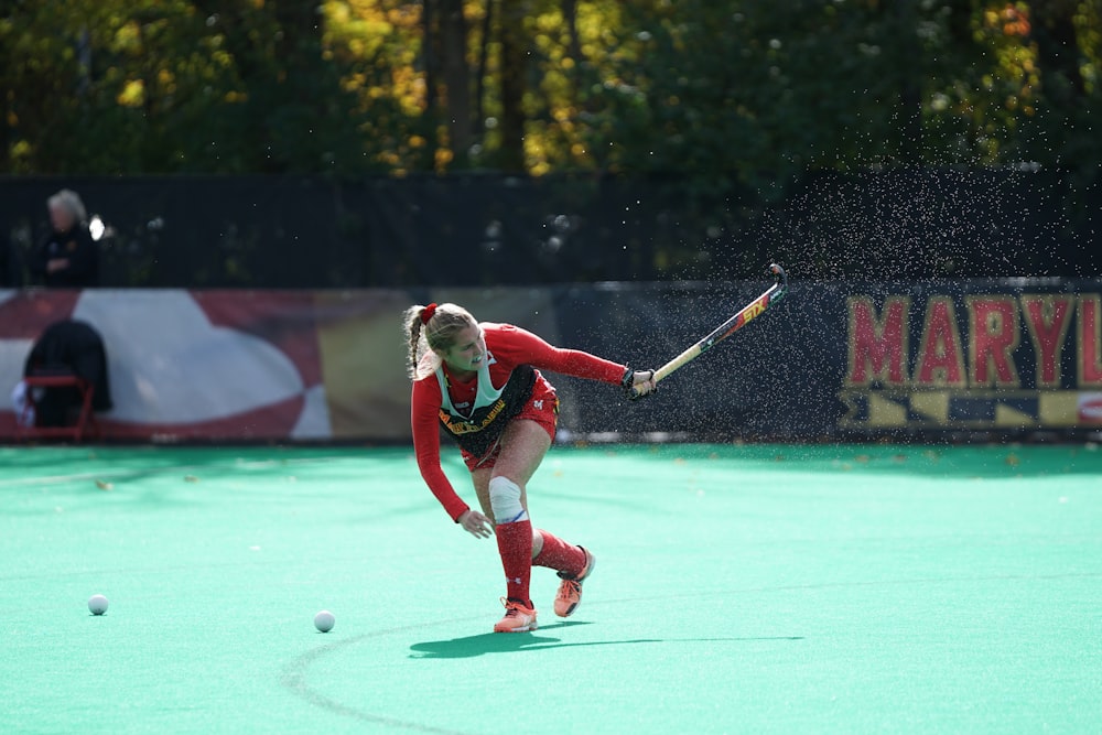 woman playing tennis