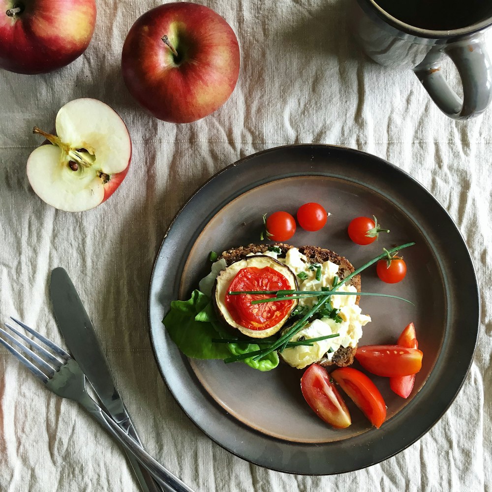 sandwich with cream and tomatoes on plate