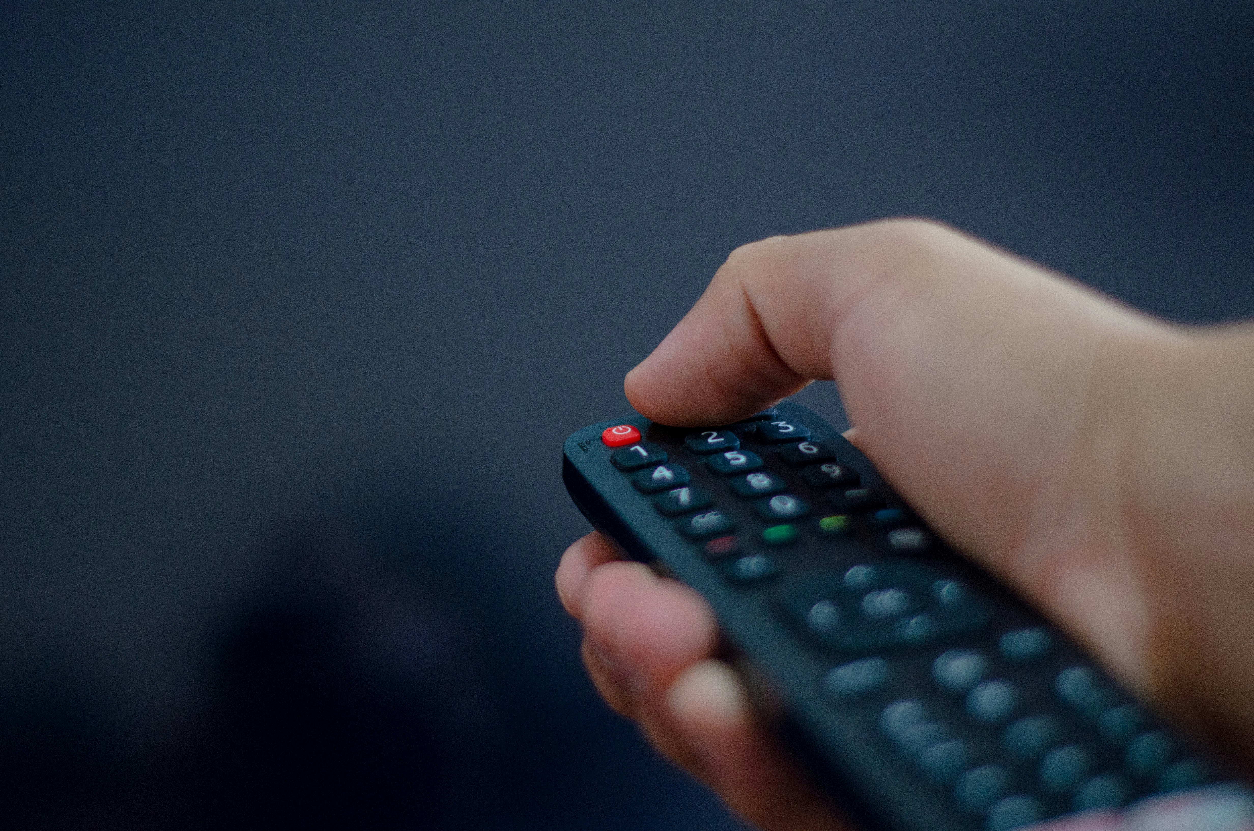Controle Remoto Universal: Aprenda a Clonar Sinais e Controlar Vários Dispositivos com um Só
