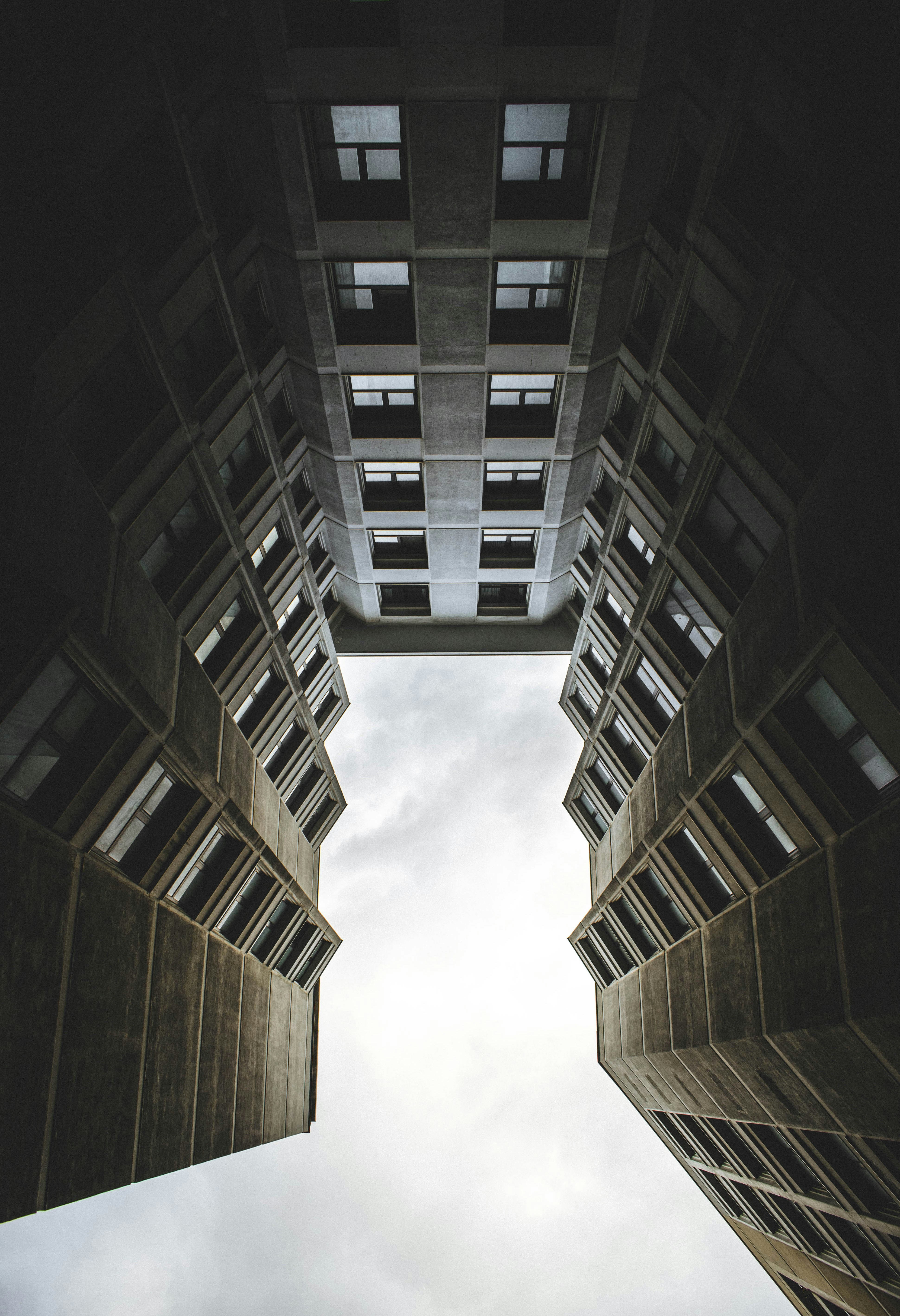 How Robots Know Where Their Hands Are: Forward and Inverse Kinematics Explained