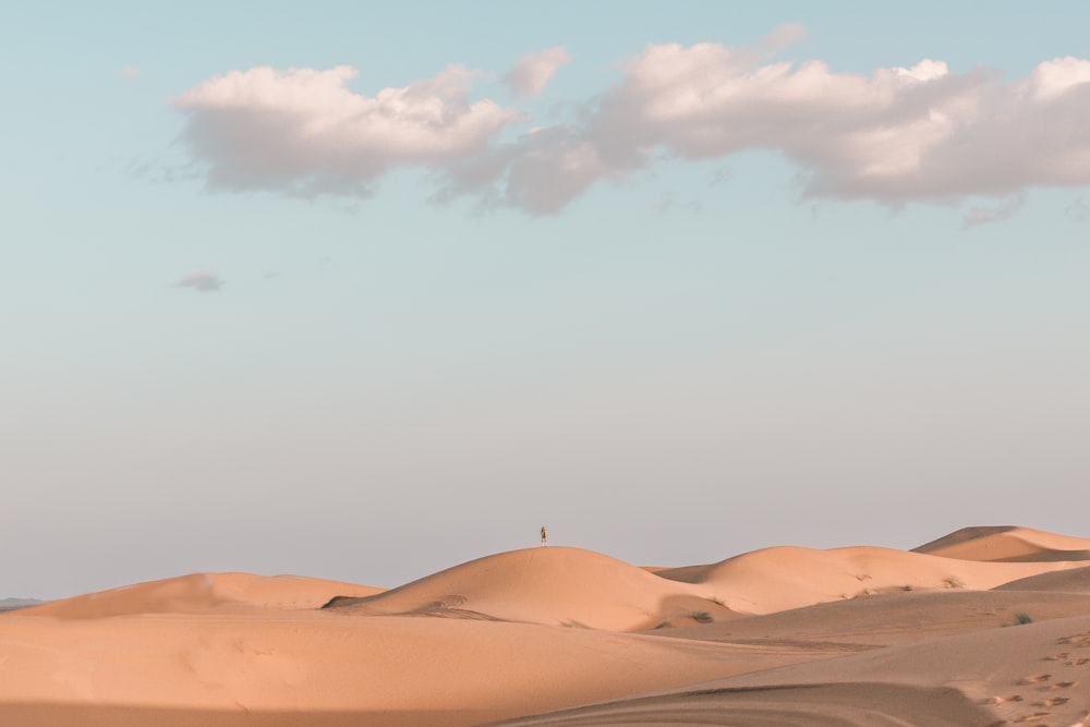 Wüste unter blauem Himmel