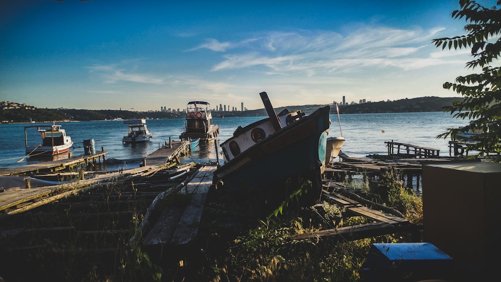 boat on the ocean photography