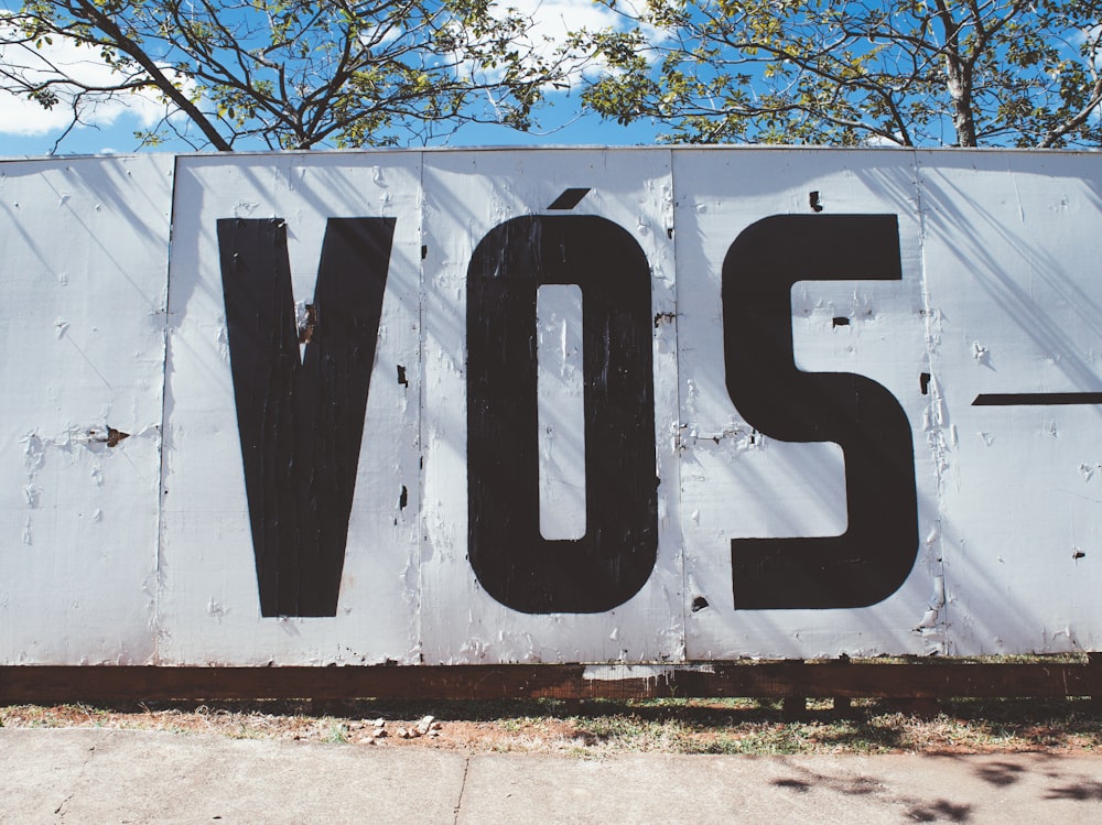 black and white VOS sign