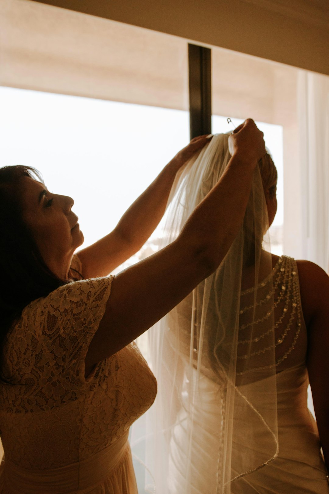woman putting bride with veil