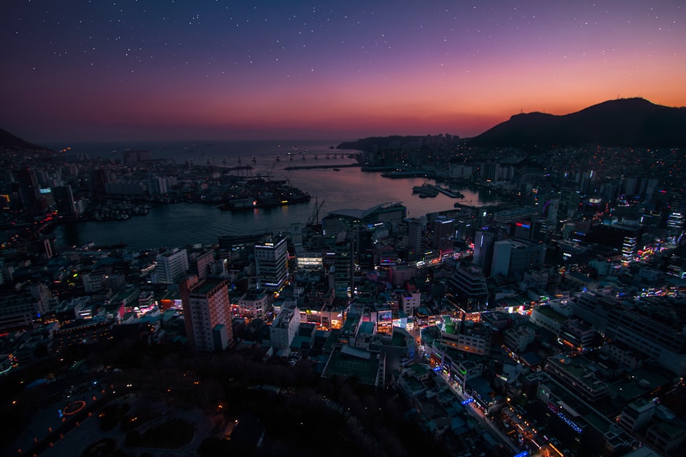 Fotografía aérea de edificios de la ciudad