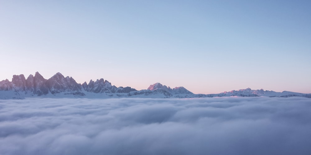 Montanhas durante a Hora Azul