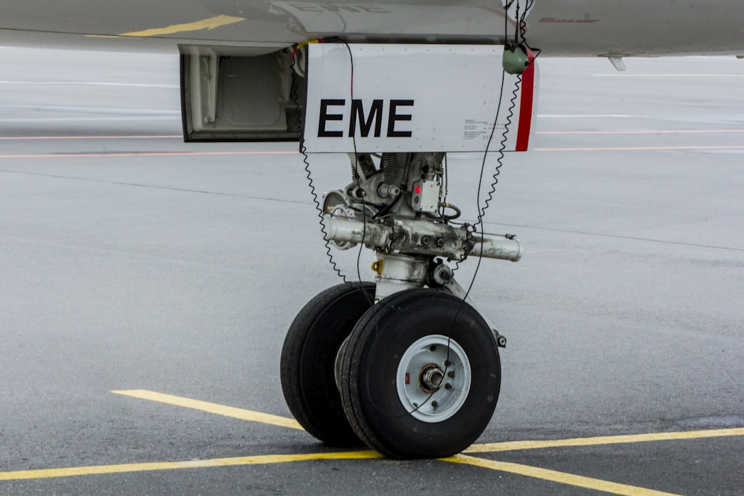 white plane wheel, Landing gear