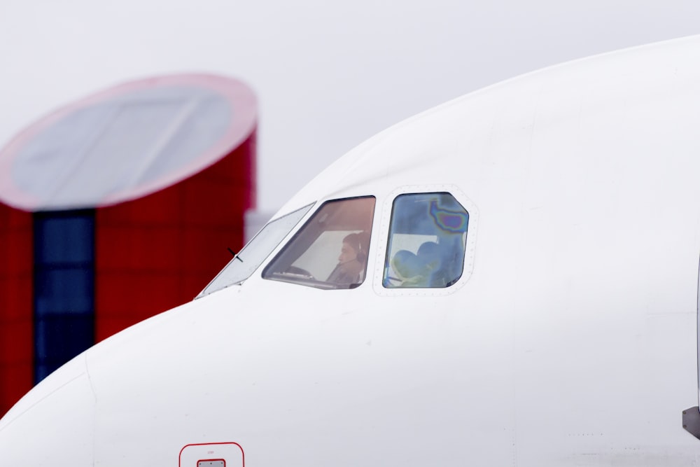 white plane on focus photography