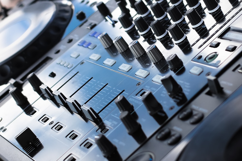 closeup photo of of DJ controller