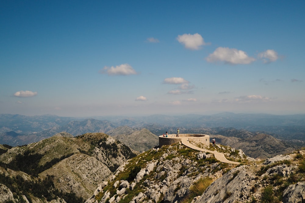 Vista a volo d'uccello della montagna