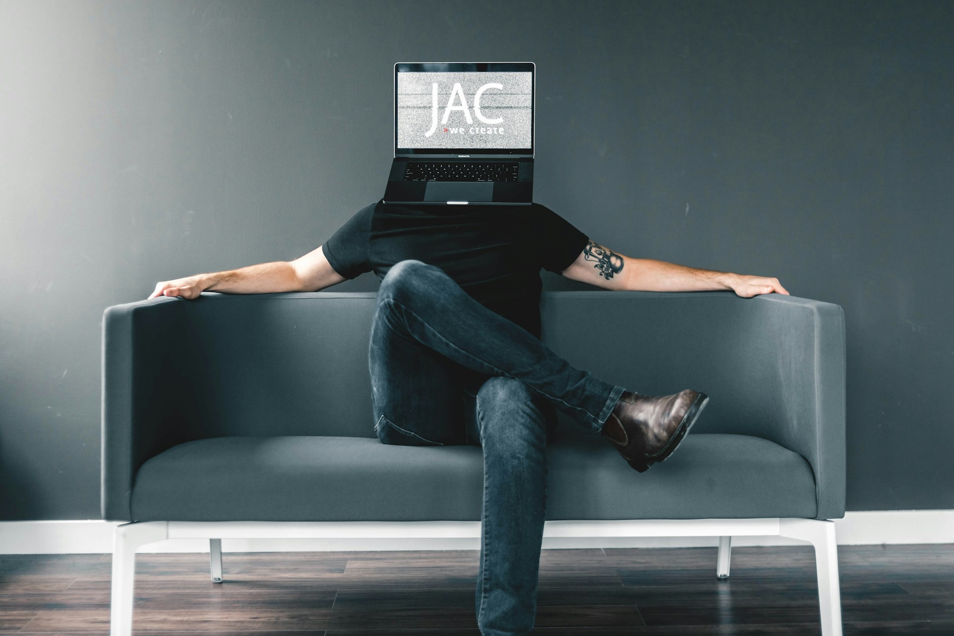 gray computer monitor