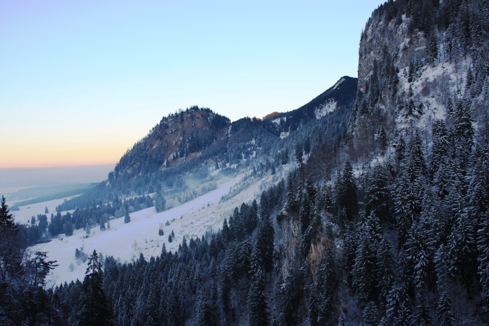 montagna innevata