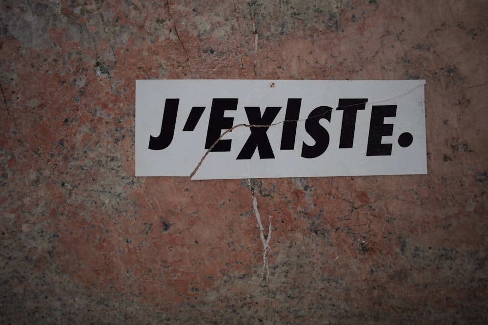 white board with J'existe. text