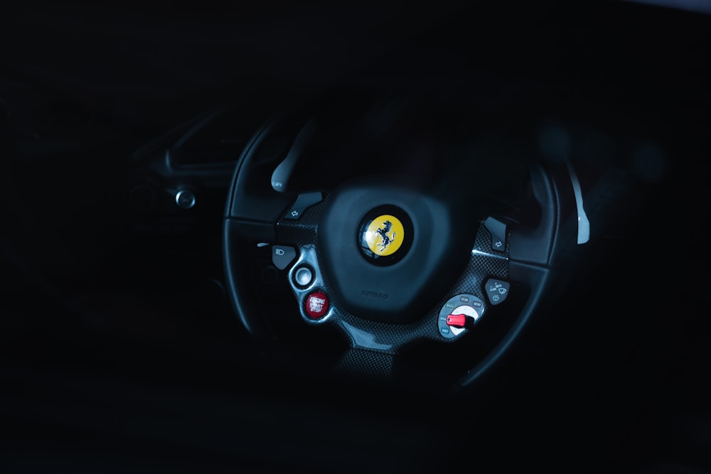schwarzes Ferrari-Lenkrad