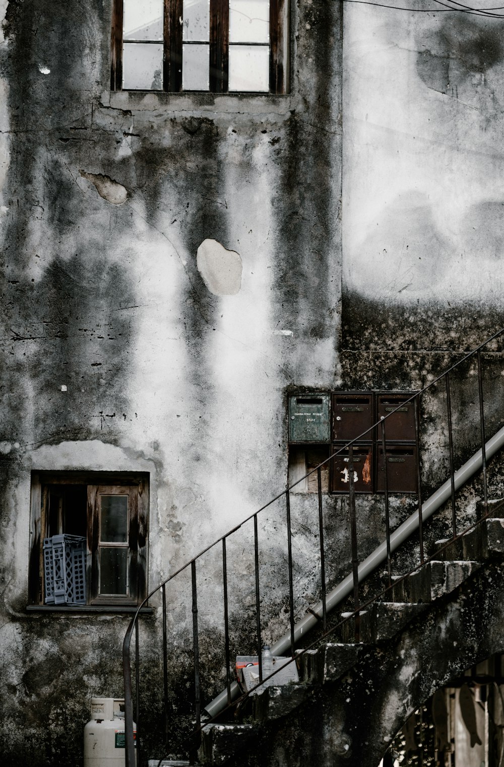 white propane tank near concrete stairs