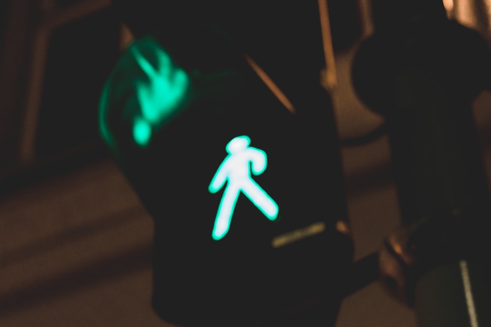 traffic light walking sign close-up photography